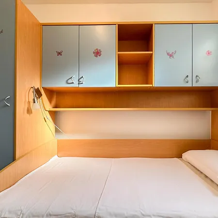 Sunset Apartment *